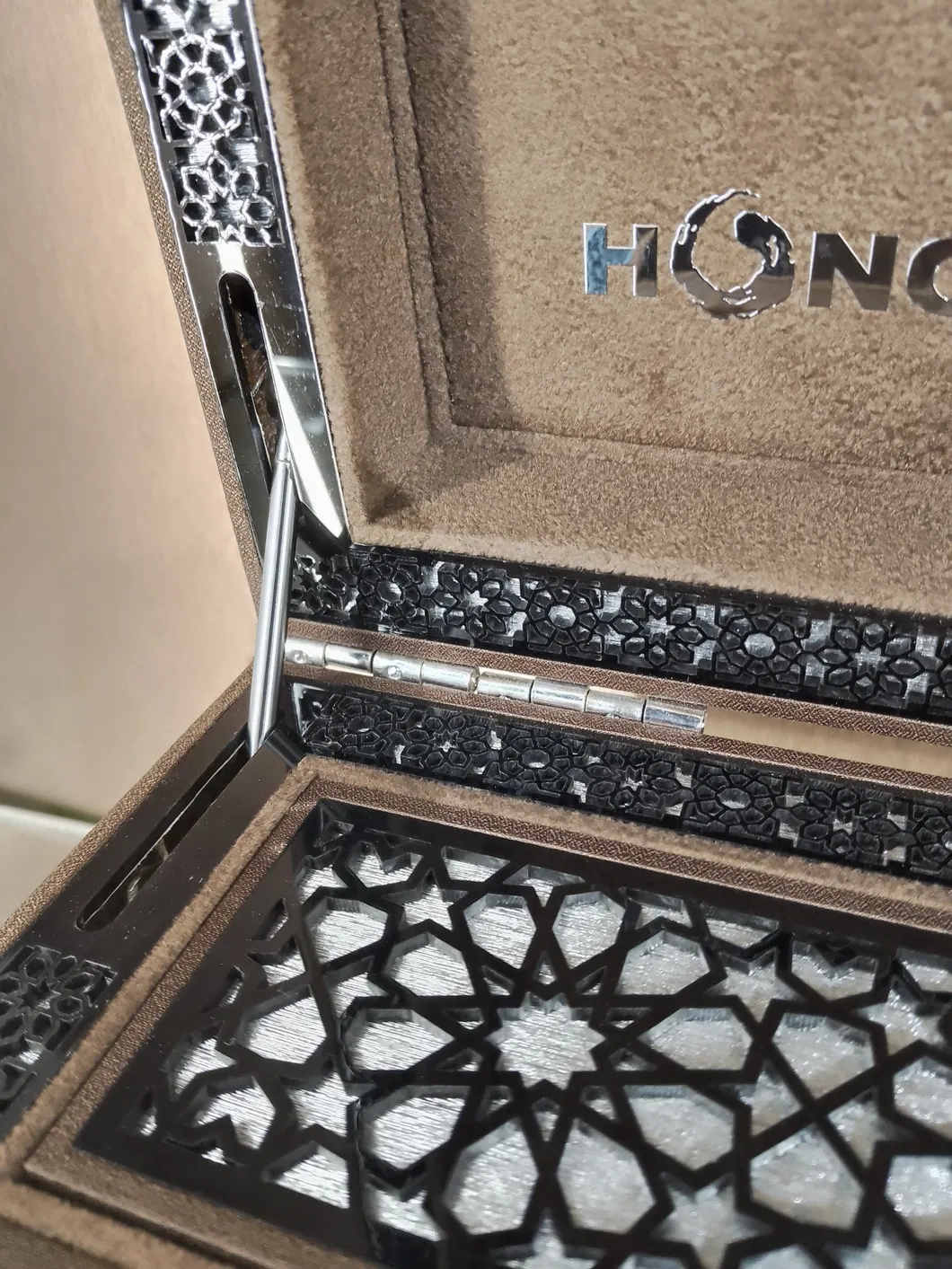 All Color Offset Custom Printing Packaging Gift Cosmetic/Contemporary Perfumes Cardboard Paper Box