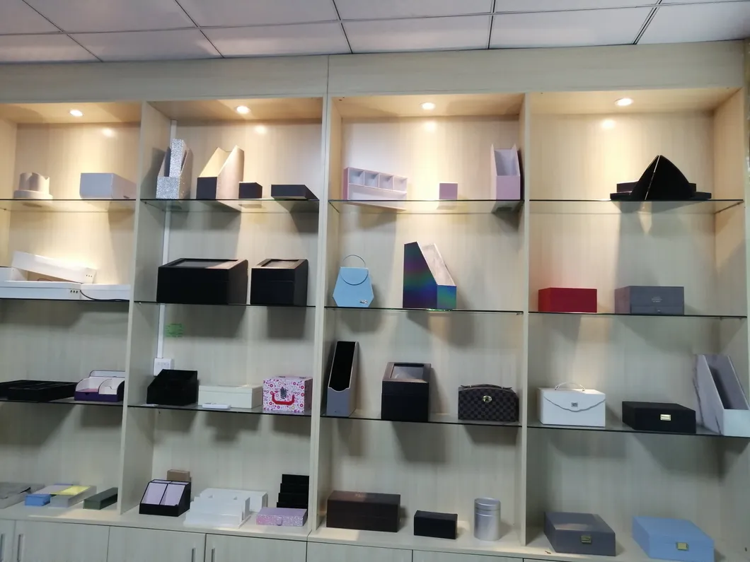 Cosmetic Box for Eyelashes Paperboard UV Coating Varnishing Vanishing Embossing Gold Foil Handmade Stamping Accept