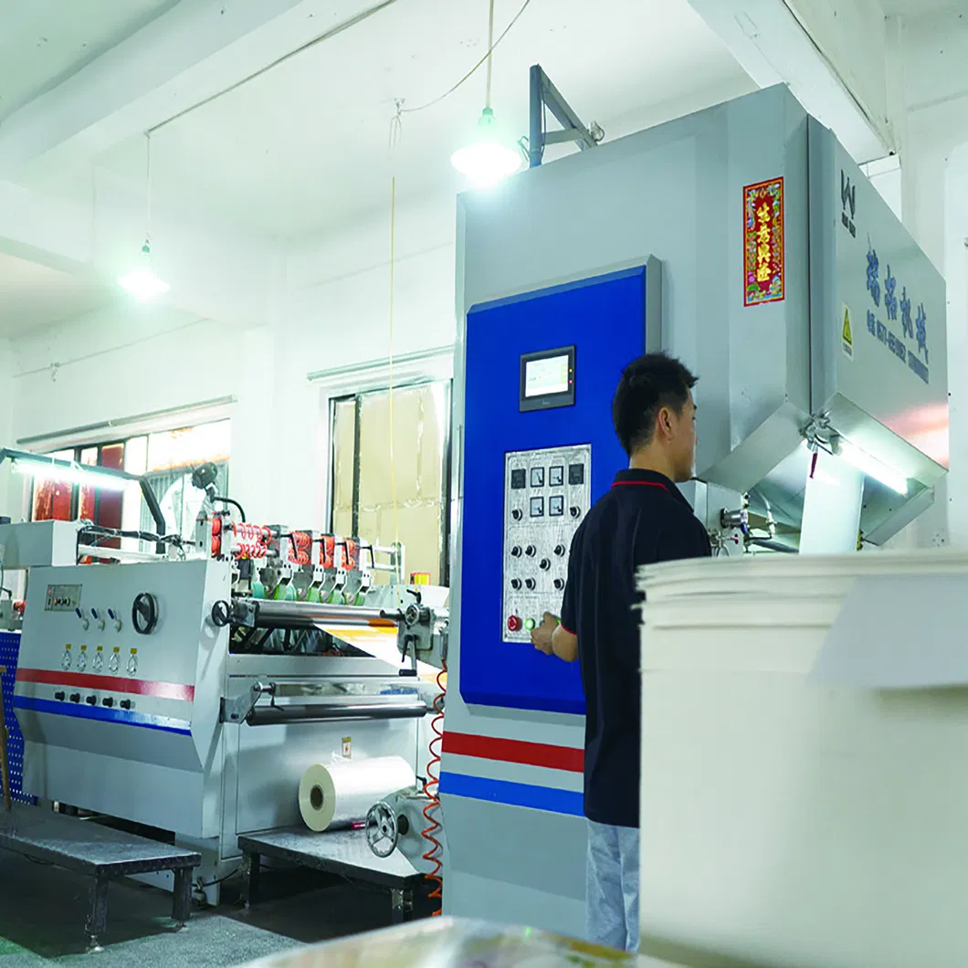 Luxury High Quality Custom Fancy Paper Debossing Cosmetic Gift Packaging Box with Black Velet and Gold Metal Closure