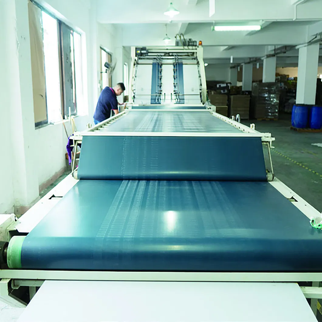 Luxury High Quality Custom Fancy Paper Debossing Cosmetic Gift Packaging Box with Black Velet and Gold Metal Closure